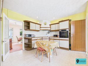 Kitchen/Breakfast Room- click for photo gallery